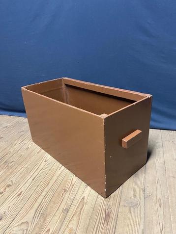 Grote vintage open kist beschikbaar voor biedingen