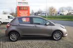Toyota Yaris 1.5 Hybrid Design / Camera / Cruise control / C, 4 cilinders, Grijs, Hybride Elektrisch/Benzine, 1065 kg