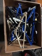 Klerenhangers gratis.  10 dozen, Kleding | Dames, Kledinghangers, Ophalen of Verzenden, A, A, A