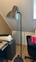 HEKTAR Staande lamp, donkergrijs IKEA, Huis en Inrichting, 150 tot 200 cm, Zo goed als nieuw, Ophalen