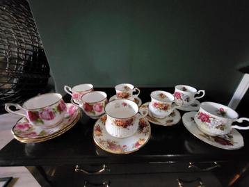 8 Engelse theekopjes Royal Albert, Royal Minster & Queens beschikbaar voor biedingen