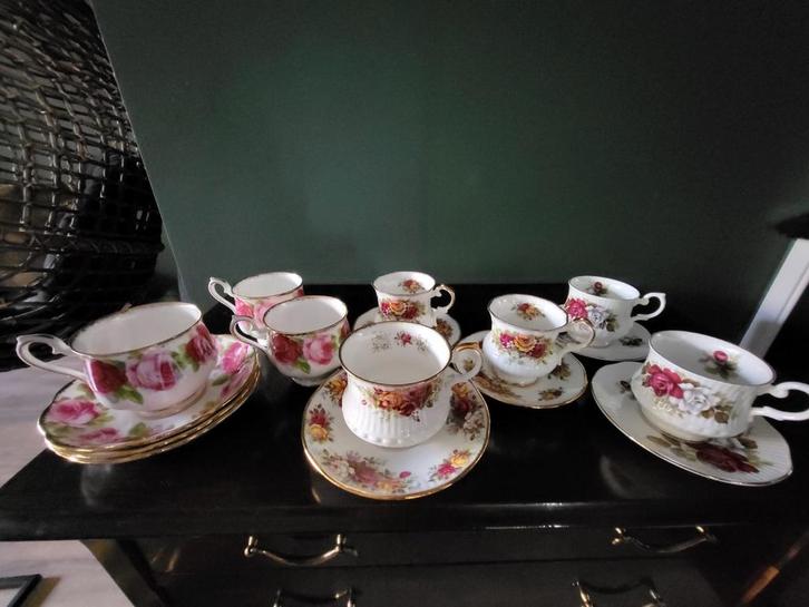 8 Engelse theekopjes Royal Albert, Royal Minster & Queens, Verzamelen, Porselein, Kristal en Bestek, Zo goed als nieuw, Kop en/of schotel