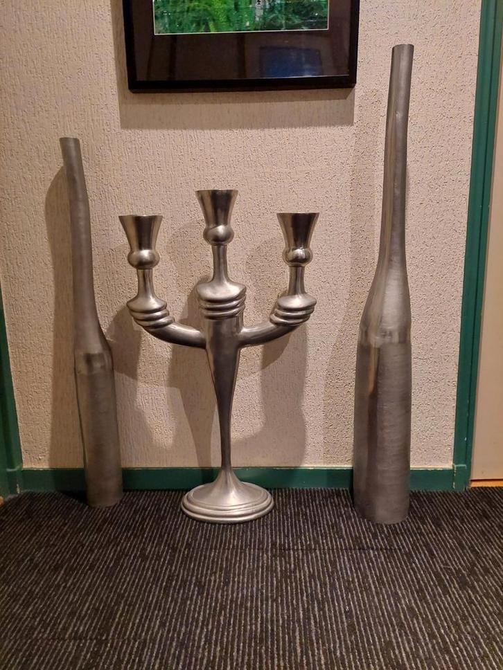 Grote metaal Kandelaar met 2 Vazen, Huis en Inrichting, Woonaccessoires | Kandelaars en Kaarsen, 75 cm of meer, Metaal, Ophalen