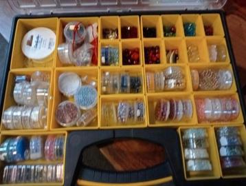 Koffer vol kralen voor sieraden maken! beschikbaar voor biedingen