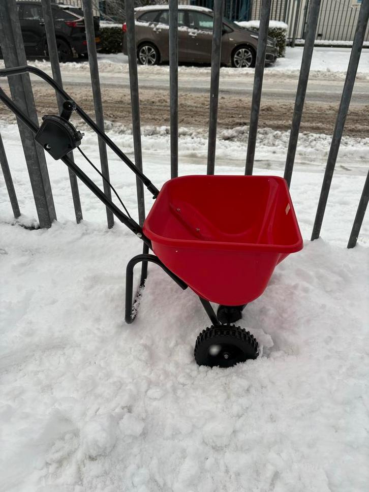 Strooiwagen - Zout/Mest/Zaad - Zo goed als nieuw, Tuin en Terras, Kruiwagens, Zo goed als nieuw, Handmatig, Tweewielig, Ophalen of Verzenden