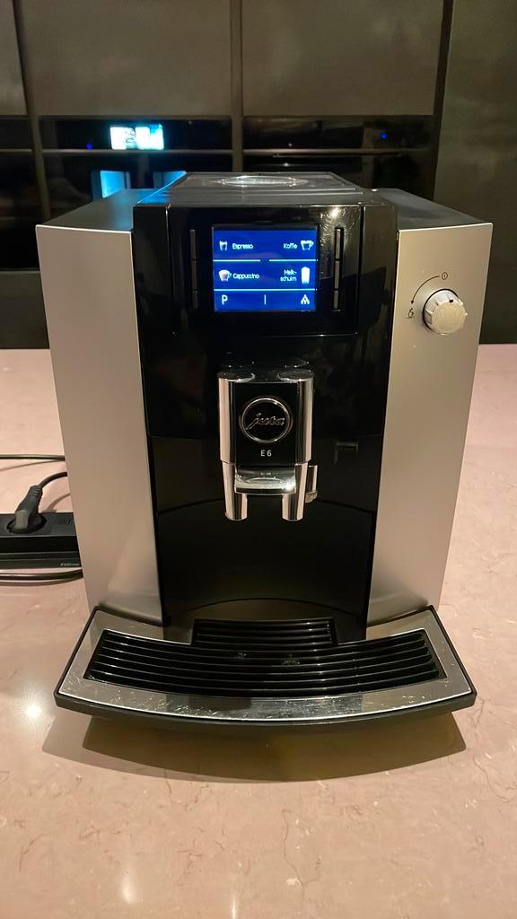 Jura E6 volautomatische koffiemachine - zeer goede staat, Witgoed en Apparatuur, Koffiezetapparaten, Koffiemachine, Ophalen of Verzenden