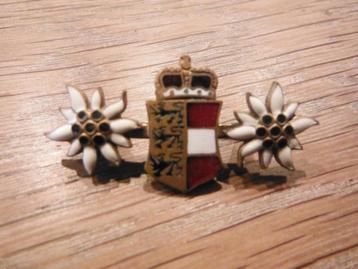 drie mooie vintage / antieke speldjes van Oostenrijk beschikbaar voor biedingen