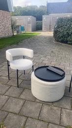 WOOOD set: 2 boucle/teddy stoelen + poef + tafel, Huis en Inrichting, Ophalen of Verzenden, Gebruikt, Stof