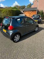 Toyota Aygo 1.0 12V Vvt-i 3DRS MMT 2006 Grijs, Auto's, Voorwielaandrijving, Zwart, 4 stoelen, 68 pk