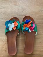 Mooie Slippers met Bloemendetail - Maat 40, Kleding | Dames, Schoenen, Ophalen of Verzenden, Zo goed als nieuw, Bruin, Slippers