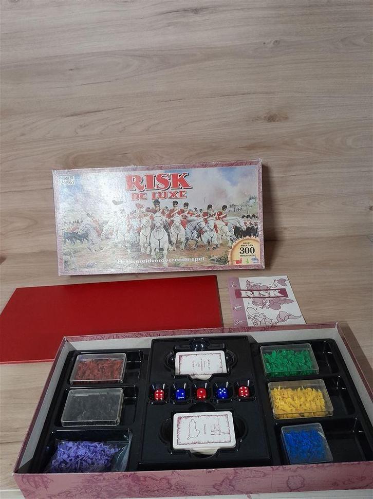 risk deluxe 300 minaturen [s1270], Hobby en Vrije tijd, Gezelschapsspellen | Bordspellen, Zo goed als nieuw, Ophalen of Verzenden