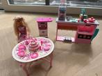 Barbie Speelset: Taart, Tafel, Oven & Pop, Kinderen en Baby's, Speelgoed | Poppen, Ophalen of Verzenden, Gebruikt, Barbie