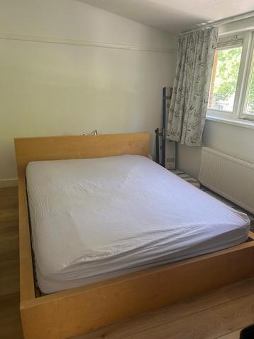 Bed met houten lattenbodem 160x200 