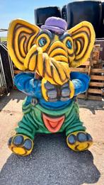 Polyester Olifant Mascotte - Kleurrijk Tuinbeeld, Ophalen of Verzenden, Gebruikt, Kunststof, Dierenbeeld