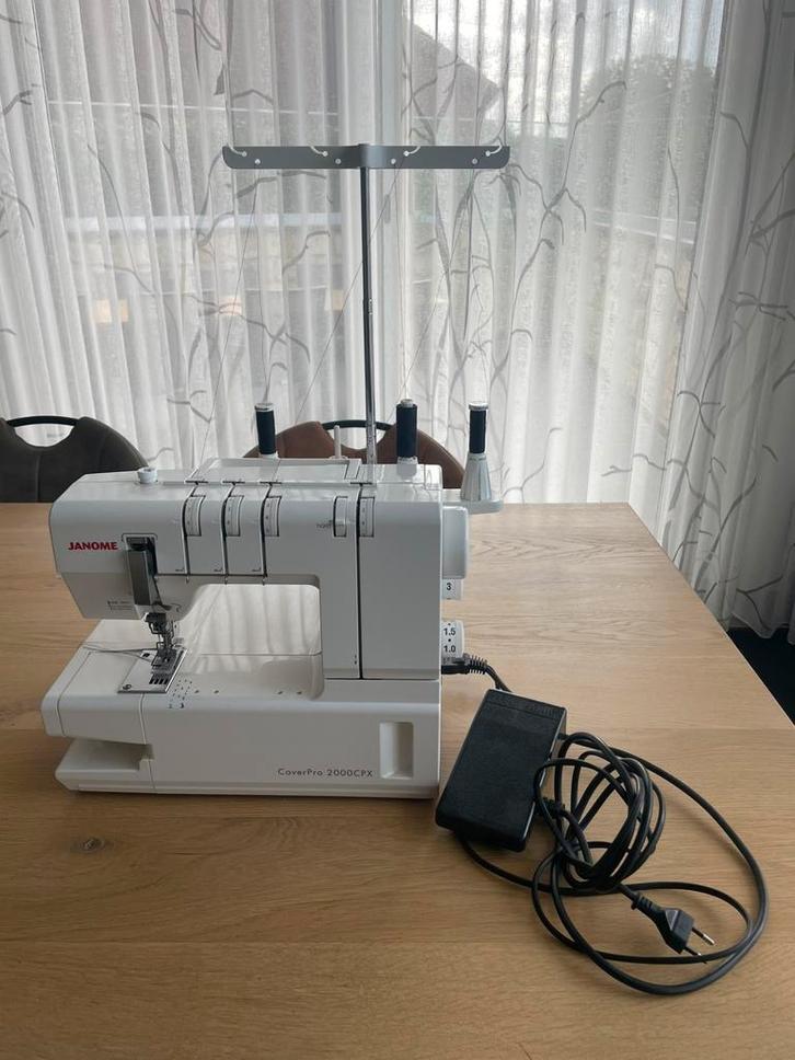 Janome coverPro 2000CPX, Hobby en Vrije tijd, Naaimachines en Toebehoren, Zo goed als nieuw, Lockmachine, Janome, Ophalen of Verzenden