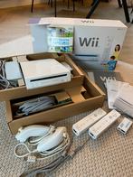Top Conditie Nintendo Wii, 2 controllers, nunchucks + Game, Spelcomputers en Games, Spelcomputers | Nintendo Wii, Ophalen of Verzenden