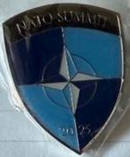 GEZOCHT dames-hanger NATO SUMMIT, Ophalen of Verzenden, Overige soorten, Nederland, Embleem of Badge