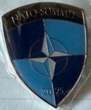 GEZOCHT dames-hanger NATO SUMMIT  beschikbaar voor biedingen