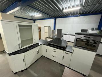 Complete keuken Compleet met APP 120Keukens op voorraad 2704 beschikbaar voor biedingen