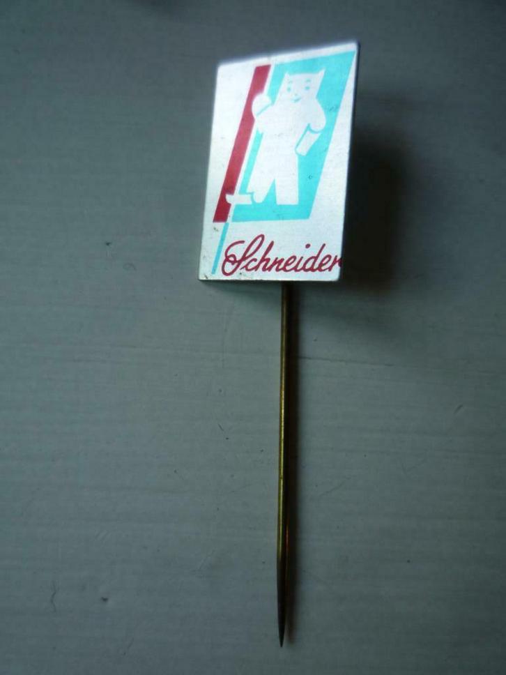Schneider Aluminium Speldje Speld, Verzamelen, Speldjes, Pins en Buttons, Zo goed als nieuw, Speldje of Pin, Overige onderwerpen
