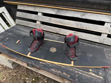 Hyperlite Wakeboard Set – Dipstick 139 cm + Bindingen  beschikbaar voor biedingen