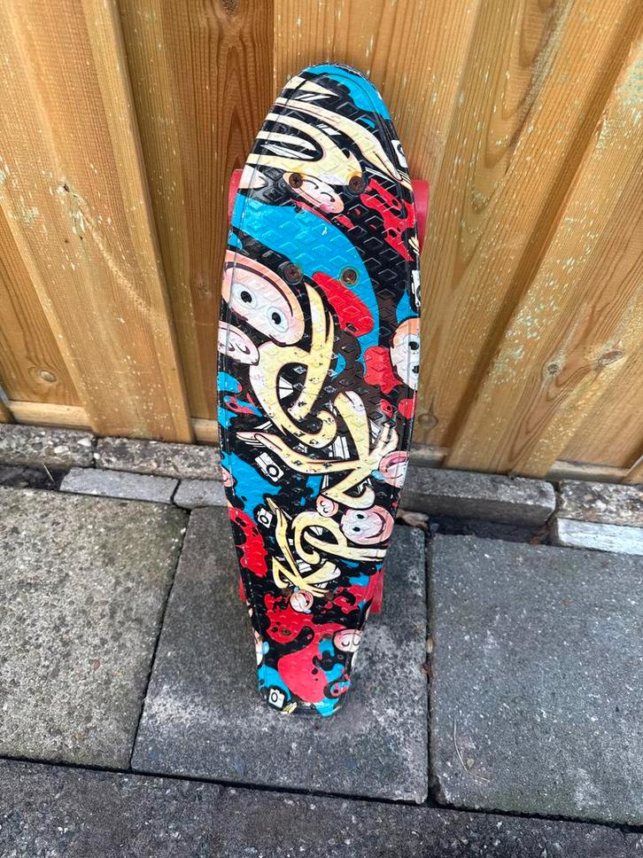 Leuk Skateboard met Kleurrijk Design, Sport en Fitness, Skateboarden, Gebruikt, Skateboard, Ophalen of Verzenden