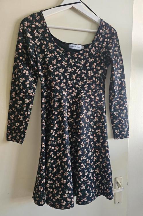 Miss Selfridge gebloemd jurkje, Kleding | Dames, Positiekleding, Zo goed als nieuw, Jurk, Maat 36 (S), Zwart, Ophalen of Verzenden