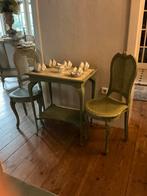 2 Franse strikstoeltjes met  frans bij zet tafeltje, Antiek en Kunst, Ophalen of Verzenden