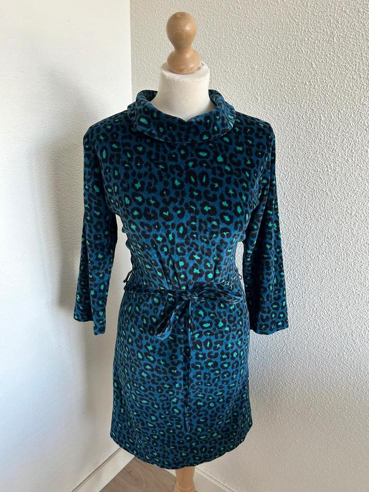 King Louie maat L blauwe panter velvet Dita dress 2541, Kleding | Dames, Jurken, Zo goed als nieuw, Maat 42/44 (L), Blauw, Knielengte