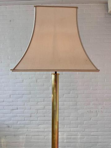 ✨ Herda Vintage Vloerlamp – Messing | Jaren ’70 Glam ✨ beschikbaar voor biedingen