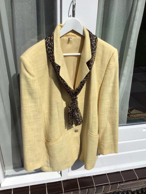 BLAZER/JASJE 44/46.Stijlvol Zacht Geel&Sjaaltje.Kwaliteit!, Kleding | Dames, Jasjes, Kostuums en Pakken, Zo goed als nieuw, Jasje