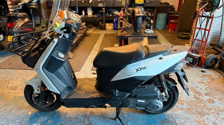 Sym xpro schade 2022 11k kilometers recent onderhoud, Fietsen en Brommers, Scooters | SYM, Gebruikt, Overige modellen, Maximaal 45 km/u