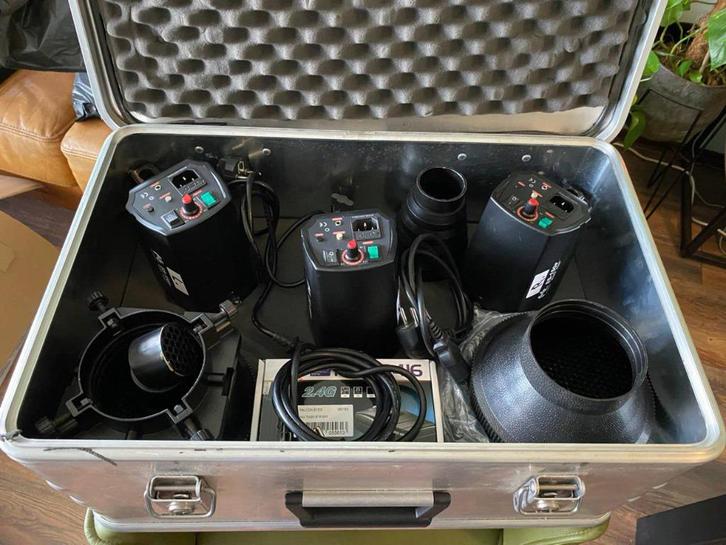 Flitserset 3x en 1 extra LHD-52550 in aluminium koffer, Audio, Tv en Foto, Fotografie | Flitsers, Gebruikt, Overige merken, Kantelbaar