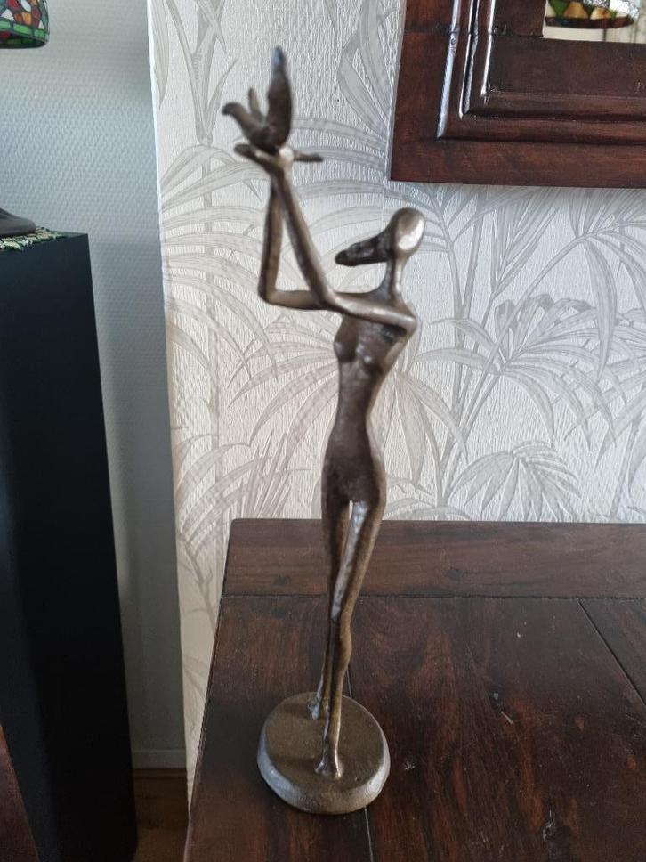 Bronzen Beeldje "Vrouw met Vogel", Antiek en Kunst, Antiek | Koper en Brons, Brons, Ophalen of Verzenden