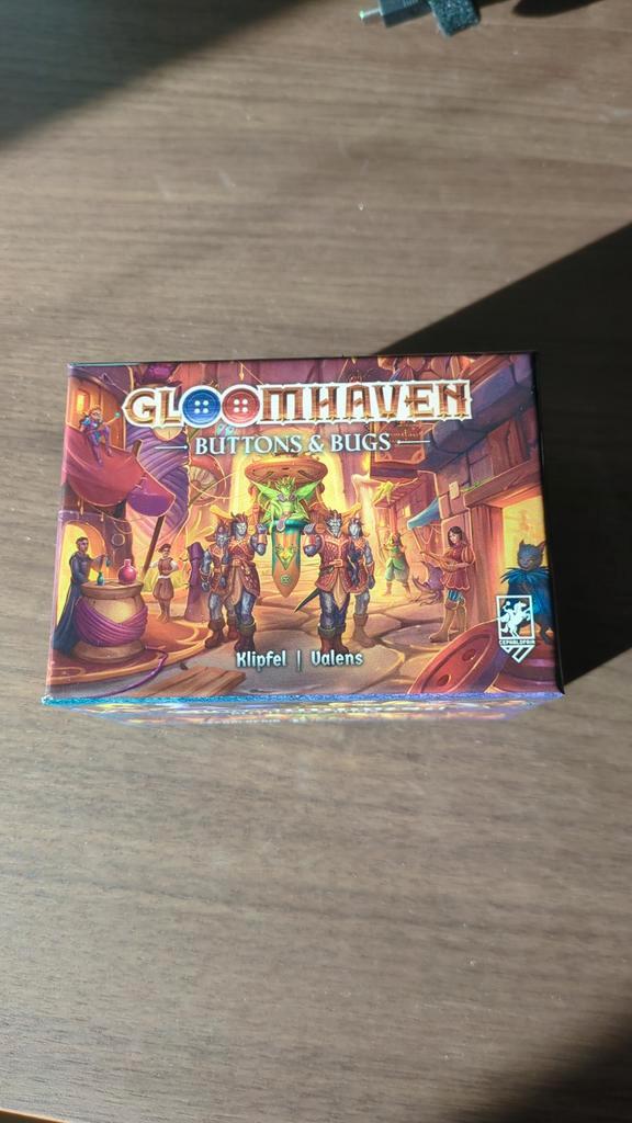 Gloomhaven: Buttons & Bugs - Bordspel, Hobby en Vrije tijd, Gezelschapsspellen | Bordspellen, Zo goed als nieuw, Reisspel, Ophalen of Verzenden