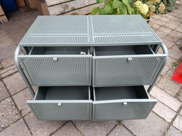 Metalen  ladenkastje