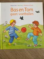 Klaas Hoorn - Bas en Tom gaan voetballen, Klaas Hoorn; Marjanka van Maurik, Ophalen of Verzenden, Fictie algemeen, Zo goed als nieuw