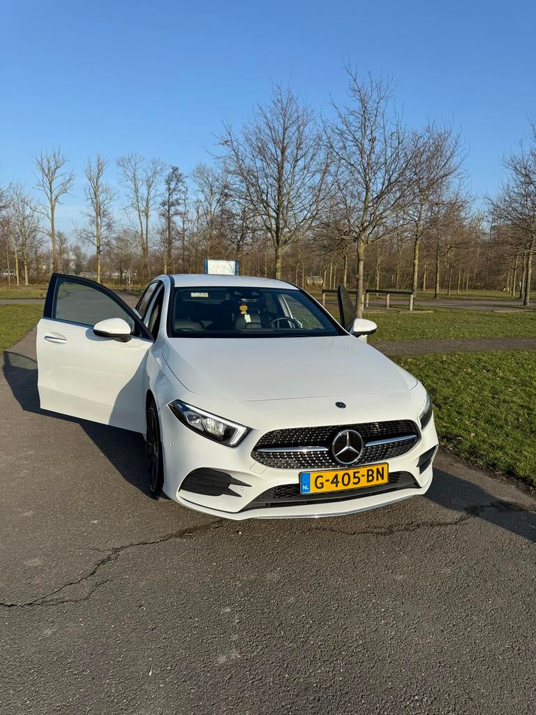 Mercedes-Benz A200 Launch edition, Zwart, 4 cilinders, Leder, 1600 kg