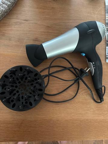 Haardroger met opzetstuk - Zo goed als nieuw beschikbaar voor biedingen