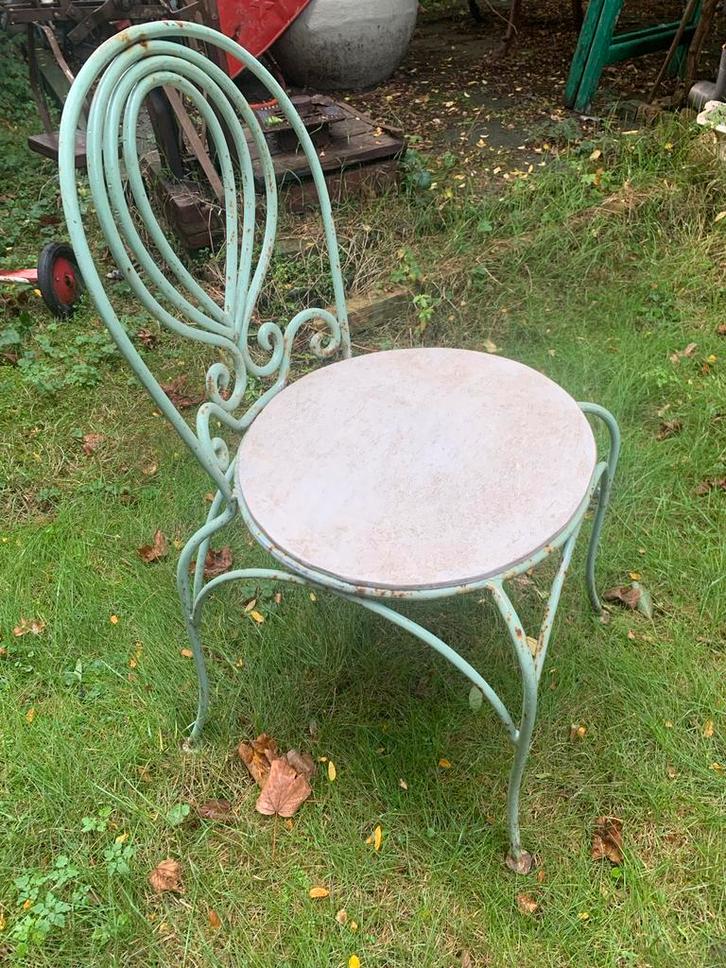 Unieke Antieke Franse Tuinstoel in zeer degelijke staat., Tuin en Terras, Tuinstoelen, Zo goed als nieuw, Metaal, Stapelbaar, Ophalen of Verzenden