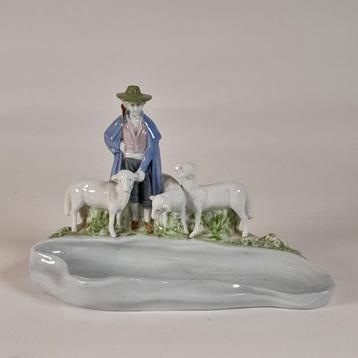 Vintage porseleinen beeldje / schaaltje - herder met schapen beschikbaar voor biedingen