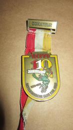 Oeteldonk speld met medaille 10 x 11 Oeteldonksche club, Verzamelen, Speldjes, Pins en Buttons, Verzenden, Gebruikt, Overige onderwerpen