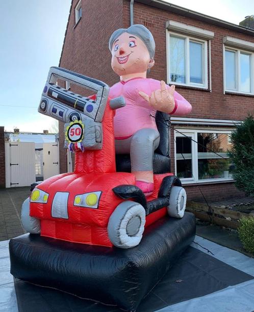jarige vrouw sarah in scootmobiel opblaasbaar te huur, Hobby en Vrije tijd, Feestartikelen | Verhuur, Zo goed als nieuw, Abraham of Sarah