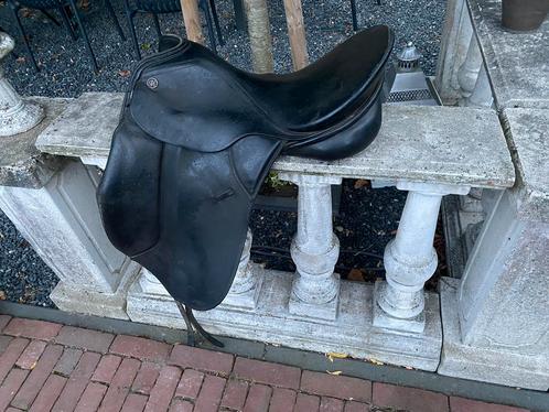 Kieffer dressuurzadel zadel lusitano paarden zitmaat 17.5, Dieren en Toebehoren, Paarden en Pony's | Dekens en Dekjes, Gebruikt