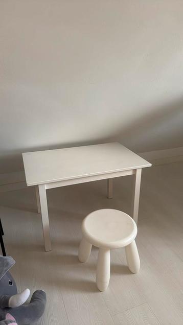 Ikea kritter tafeltje en krukje beschikbaar voor biedingen