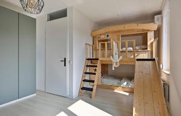 Leuke kinderbed met glijbaan voor 2 kinderen beschikbaar voor biedingen