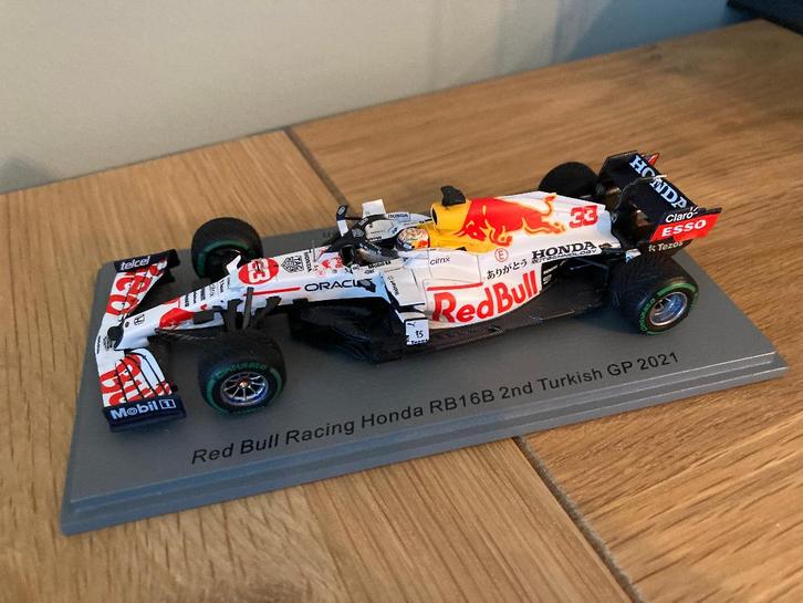 ✅ Max Verstappen 1:43 2nd Turkish GP 2021 Arigato Livery, Verzamelen, Automerken, Motoren en Formule 1, Nieuw, Formule 1, Ophalen of Verzenden