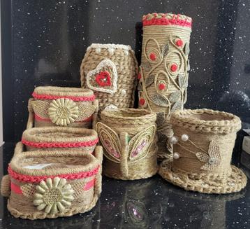 Handgemaakte decoraties, dozen en vazen beschikbaar voor biedingen