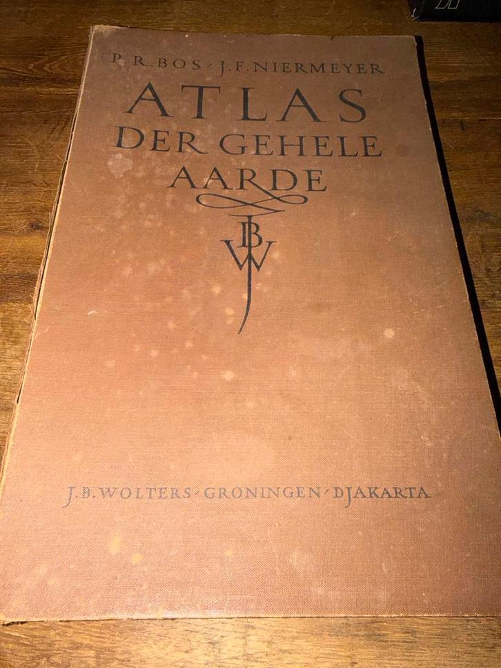 Oude Bosatlas - Atlas der gehele aarde - 1956, Boeken, Atlassen en Landkaarten, Gelezen, Bosatlas, Wereld, 1800 tot 2000, Ophalen of Verzenden