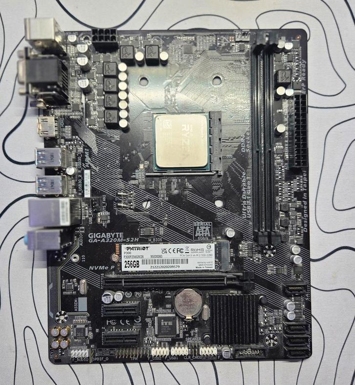 Upgrade Set: Ryzen 5 2600X + Gigabyte A320M + 256GB SSD, Computers en Software, Moederborden, Zo goed als nieuw, AMD, DDR4, Ophalen